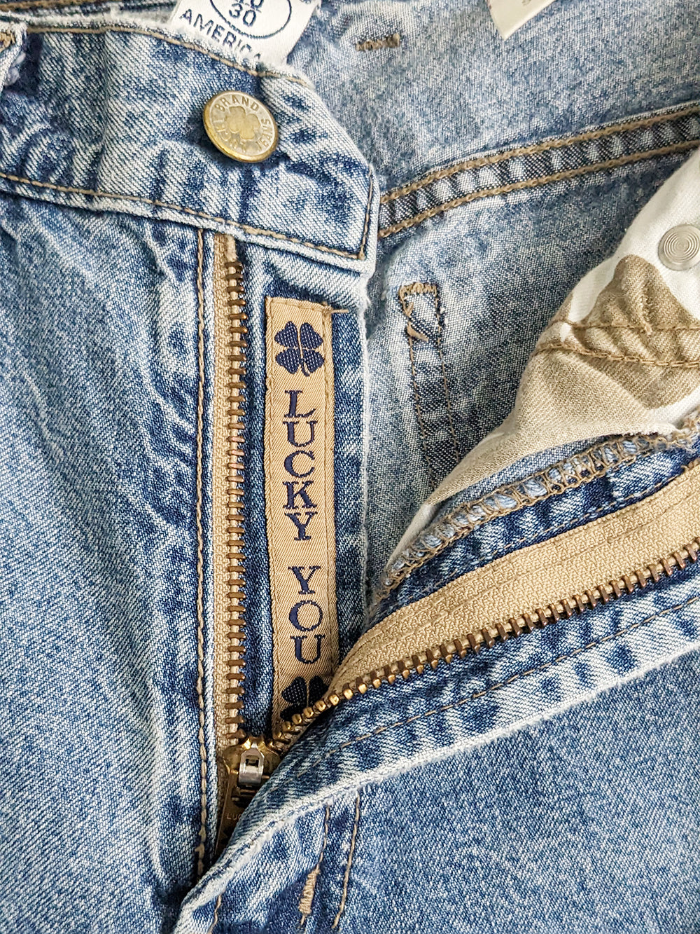 Lucky Brand Light Wash Distressed Jeans – the SHUDIO